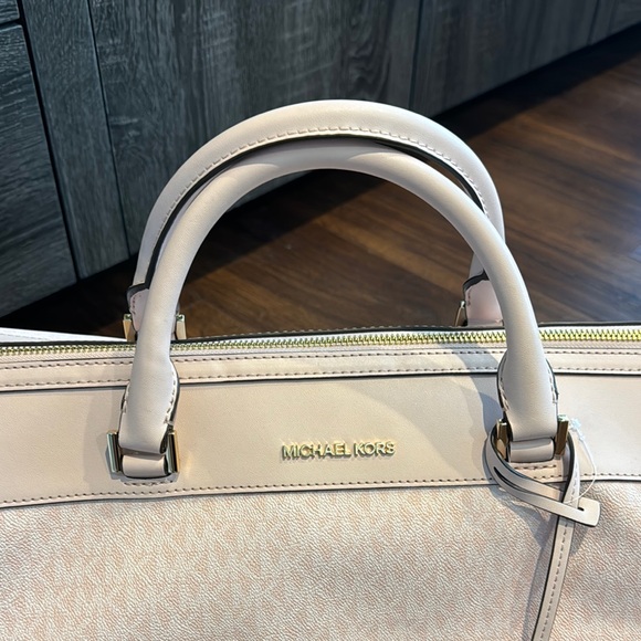 Michael Kors NWT Jet Set Travel Extra Large Duffle weekender Bag in Blush Pink. - Picture 3 of 13